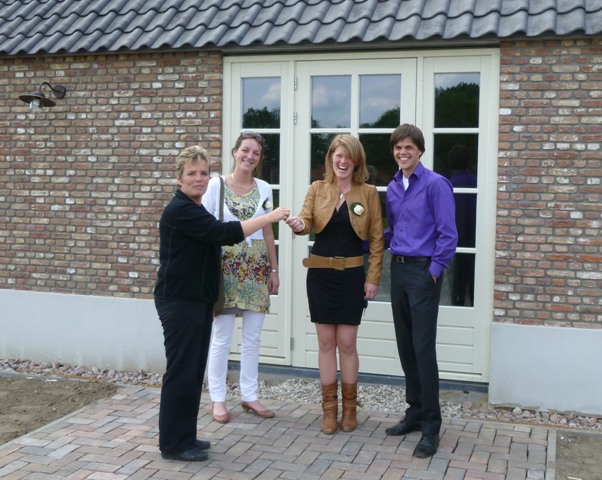 Overhandiging van de eerste sleutel Overhandiging van de eerste sleutel
